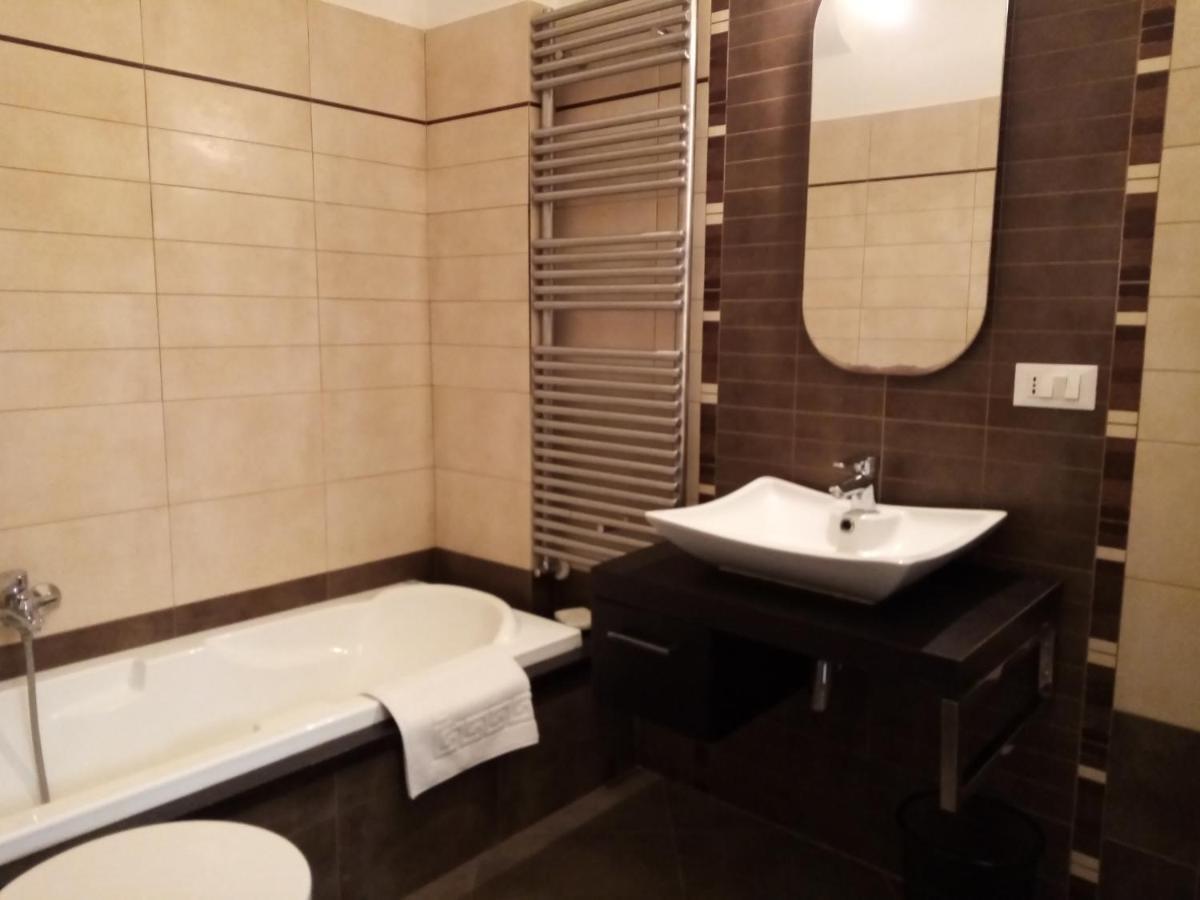 Dimora Storica Le Perle Bed & Breakfast Lecce Exterior foto